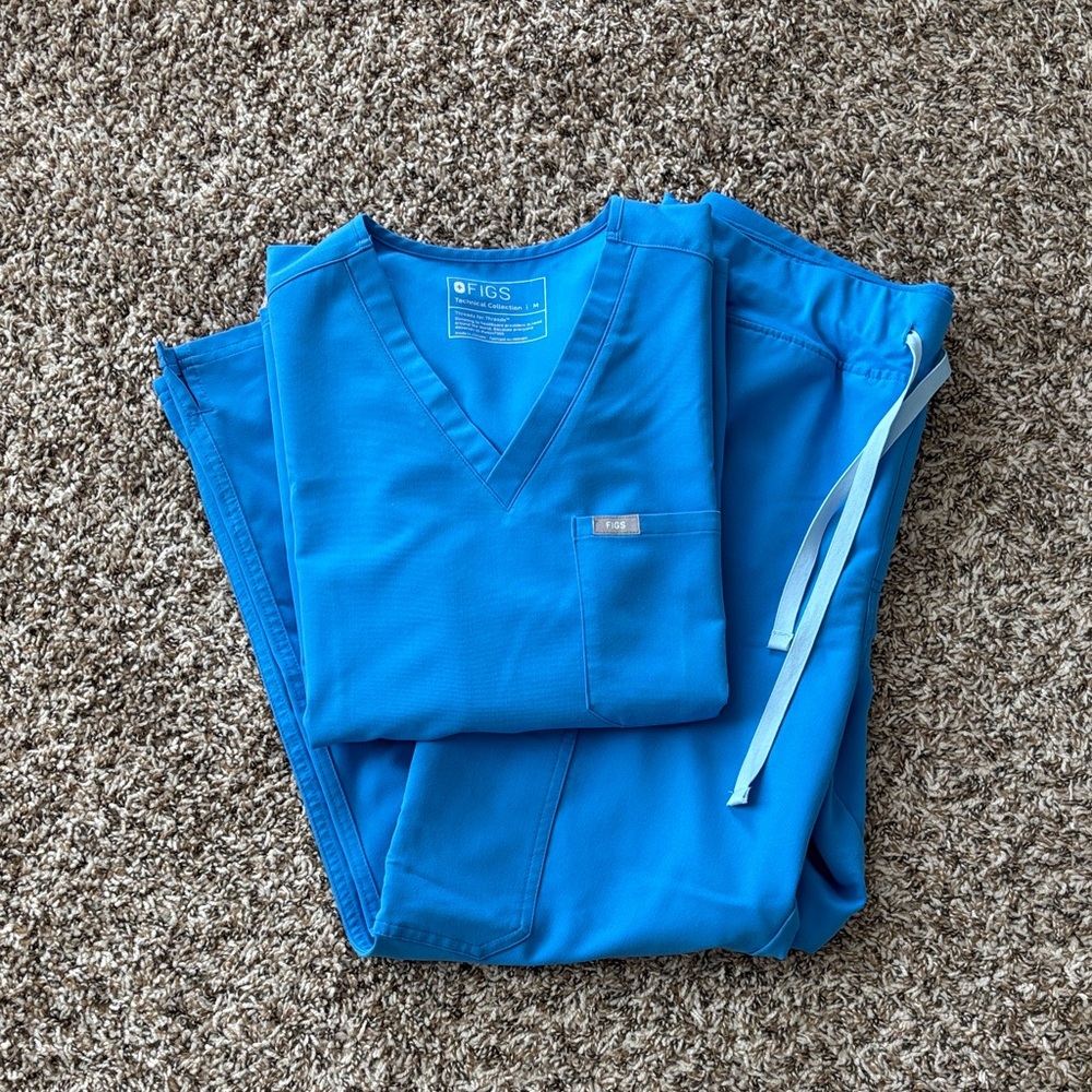 Figs blue scrub set in Capri Blue!